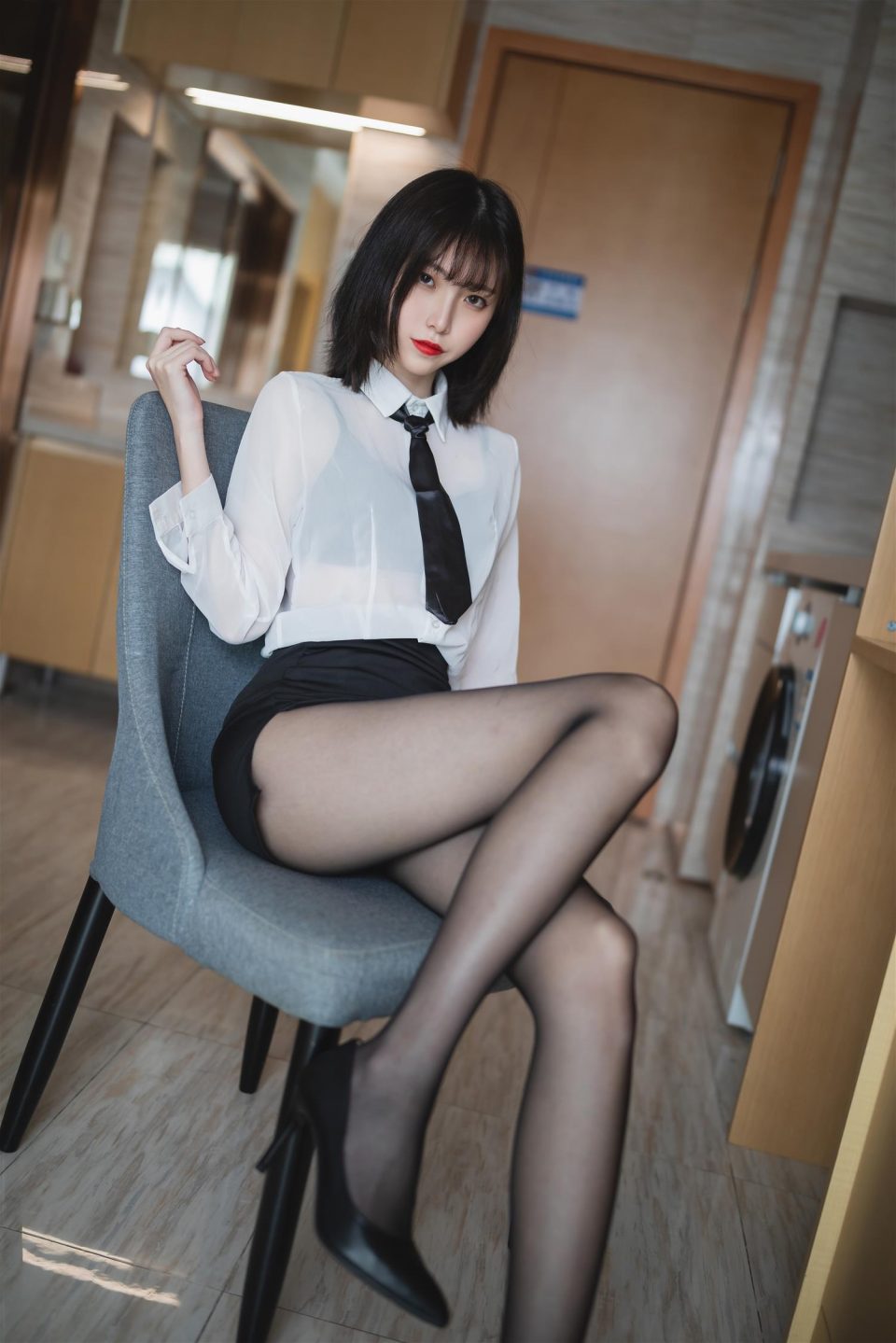 许岚LAN ol制服 [41P-587MB] 网红少女-第3张